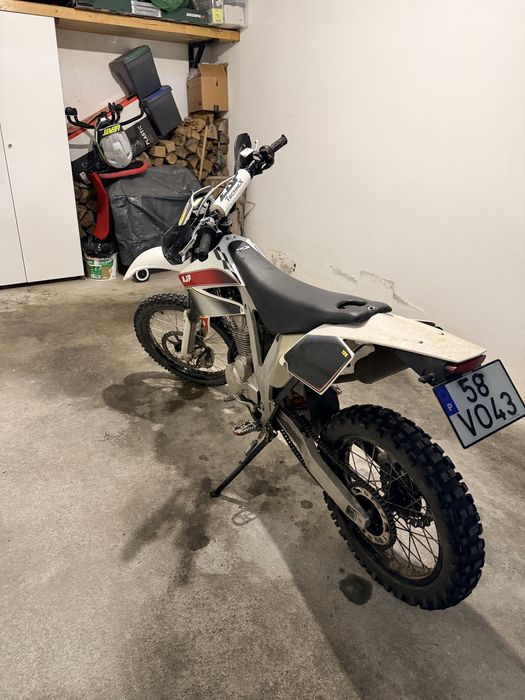 Ajp pr3 125 matriculada