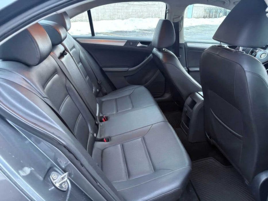 Volkswagen Jetta Sport      2016