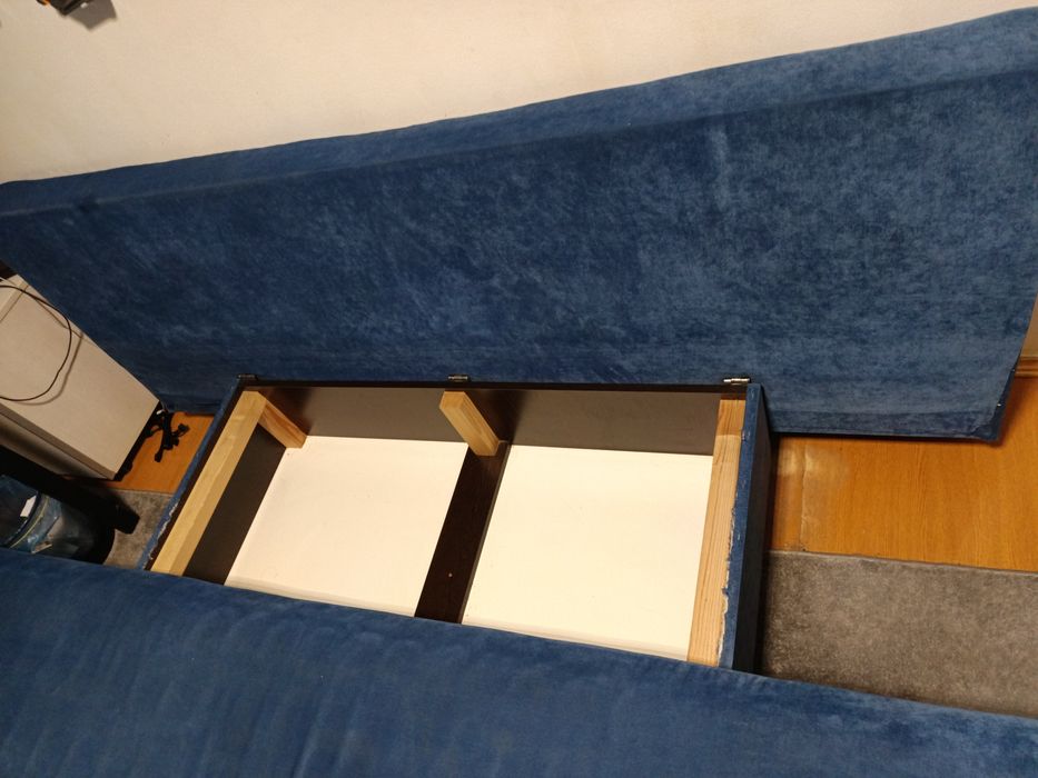 Диван розкладний з подушками