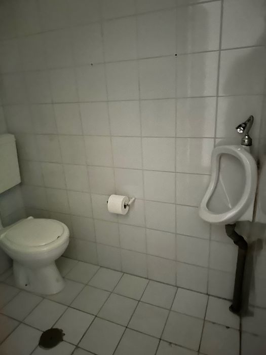 Loja comercial, na rua cónego Manuel Faria, nº160 em Maximinos. Área 90 m2