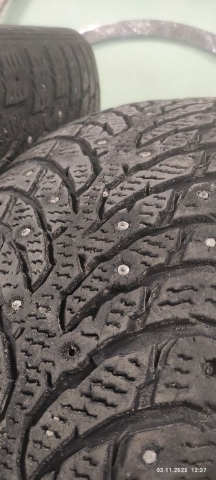 Nokian Hakkapeliitta 9. 205 50 R17