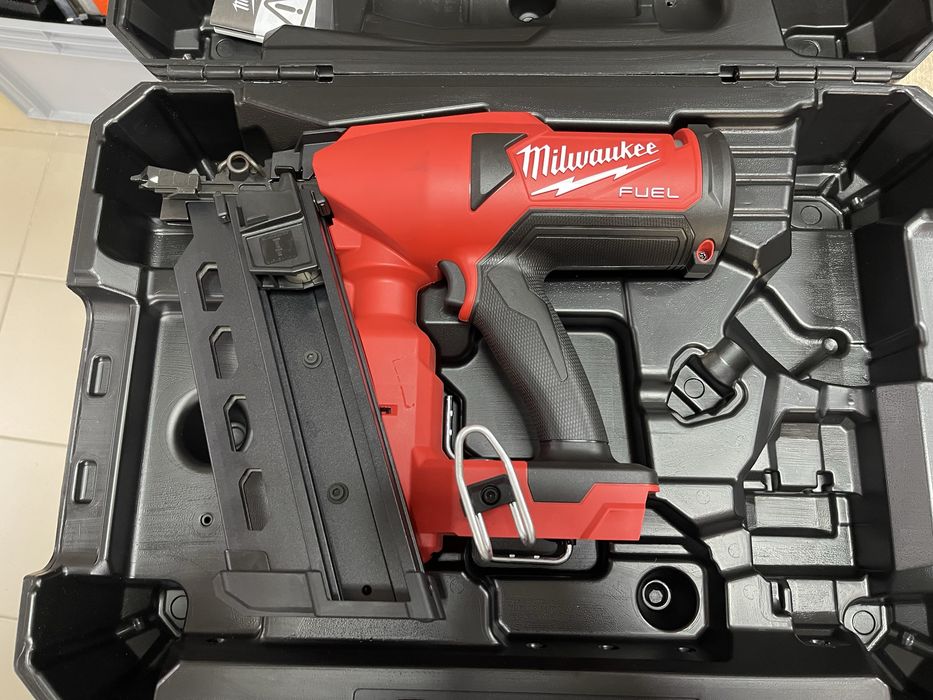 Milwaukee M18 FDN / нейлер Мілвокі для цвяхів до 92мм