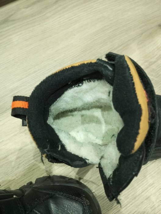 Buty chłopięce zimowe czarne z beżowymi wstawkami 24