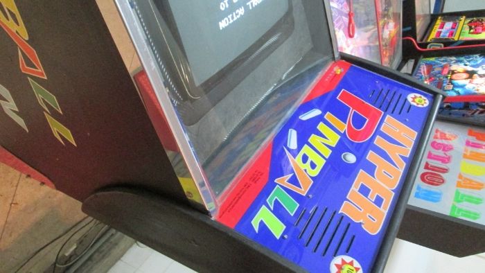 Máquina com jogo Pinbal original em caixa  de flipper