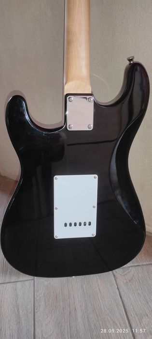 Набір електрогітара Deviser L-G1 ST BK + комбопідсилювач