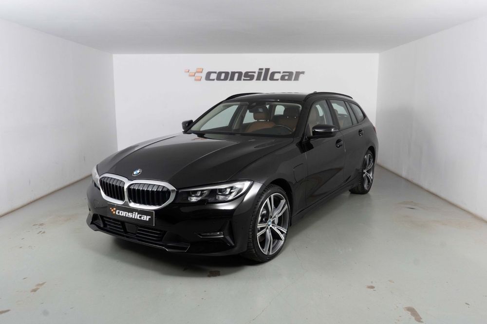 BMW 330 e Line Luxury Auto
