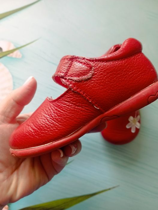 Красиві,шкіряні фірмові туфельки для дівчинки.устілка 14см