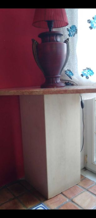 Mesa de canto em mármore excelente estado