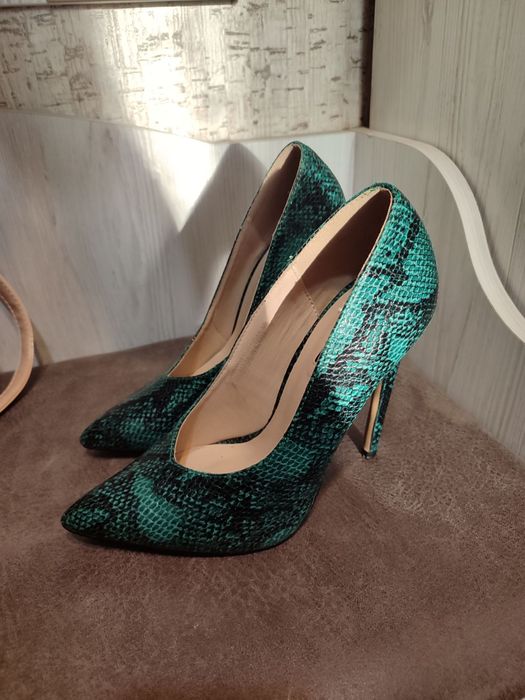 Туфлі на каблуку жіночі