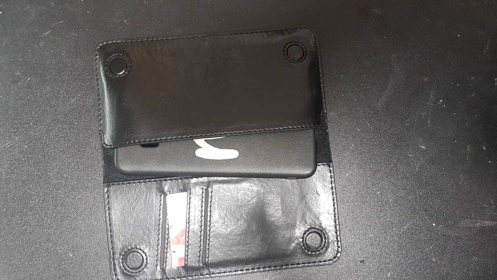 Skórzane etui na telefon i karty płatnicze
