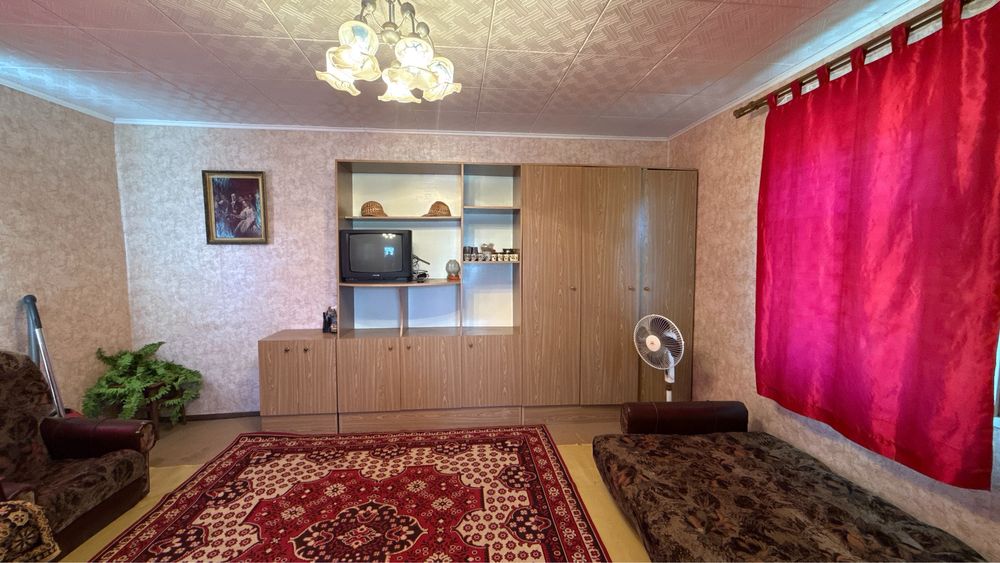Затишна дача у Великому Тростянці біля дубового лісу та озера