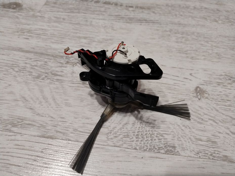 Moduł szczotki bocznej Lewej ,L' ze szczotką Irobot Roomba Combo
