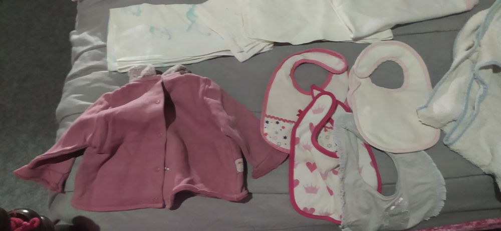 Vendo roupa de bebé menina