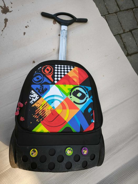 Tornister na kółkach Nikidom Roller + 3 znaczki