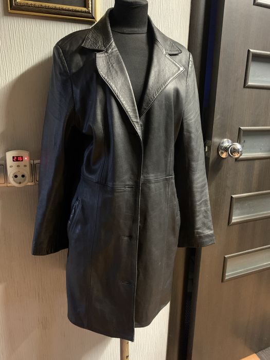 Жіночий замшевий плащ. Італія.