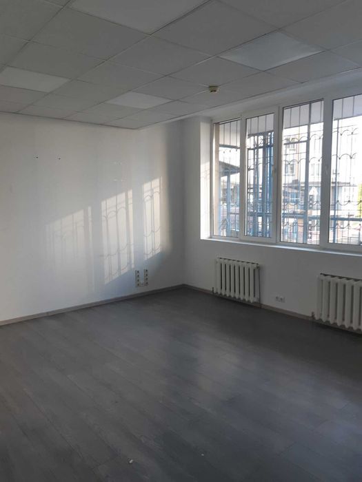Офіс салон курси та інше 5 окр.каб, нф 165 кв.м окр. вхід ремонт, фасад