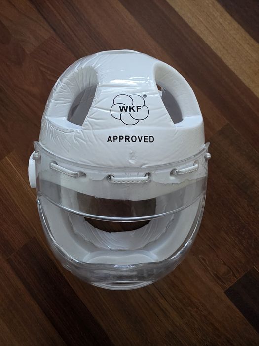 Kask ochronny karate
