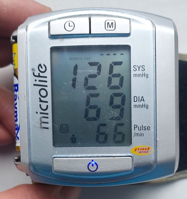 Тонометр Microlife BP-W100, требуется замена манжеты.