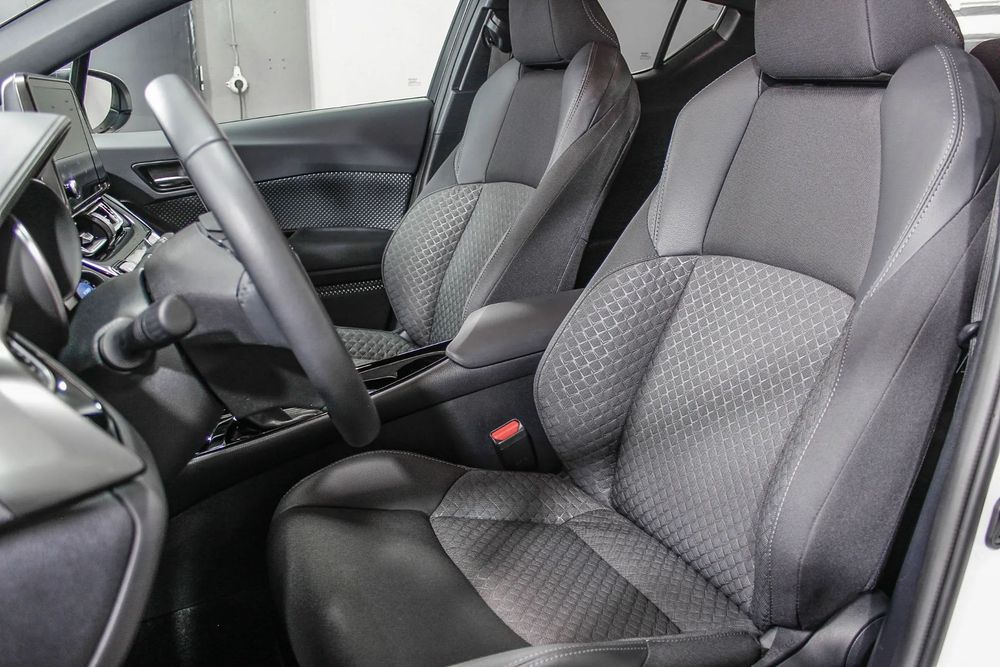 Toyota C-HR 1.8 Hybrid Square Collection