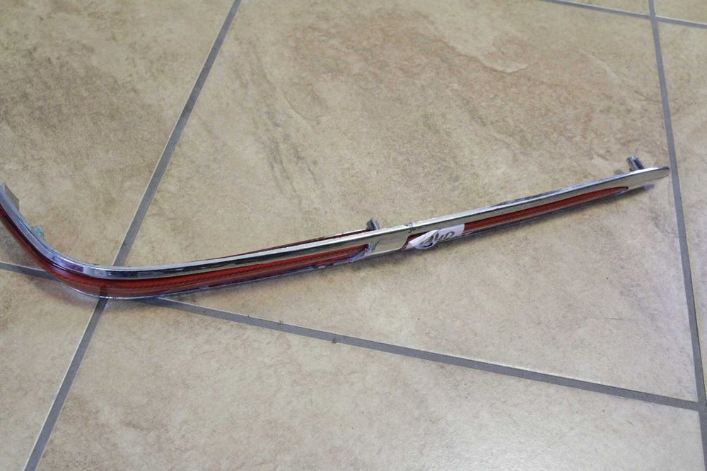 588  Honda Goldwing GL 1800 Listwa kufra górna prawa