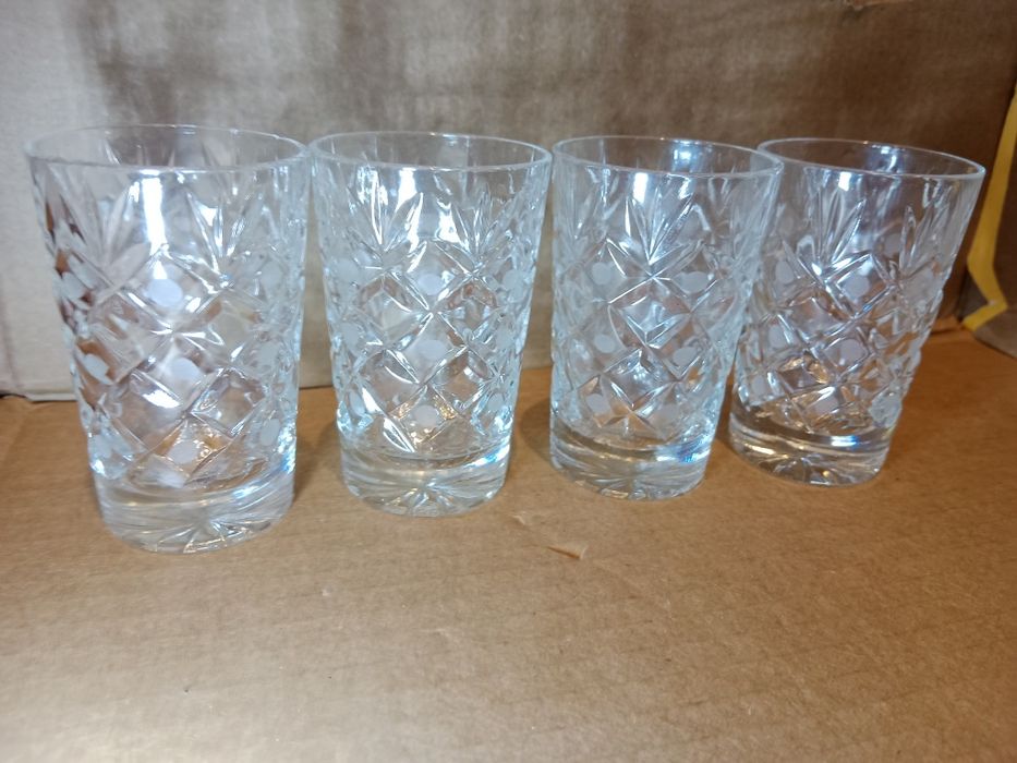 Szkło z czasów PRL-u 4 kiliszki