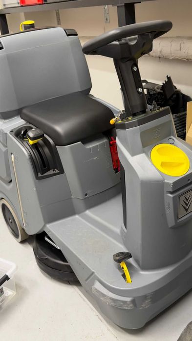 Wynajem Karcher Szorowarka duża samojezdna BD 50/70 bateryjna z siedziskiem