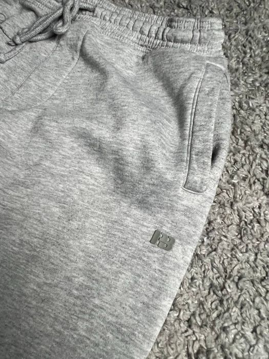 Штаны серые baggy  Состояние на фото    Замеры  Длина- 98 Полупояс-42 Выход-26  Цена-300грн