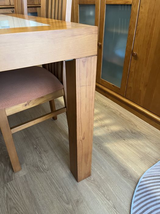 Mesa de jantar com 4 cadeiras