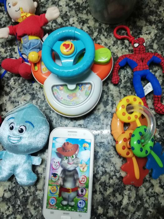 Brinquedos e bonecos para colecionadores ou criança