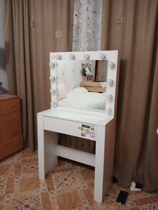 Продам туалетний столик