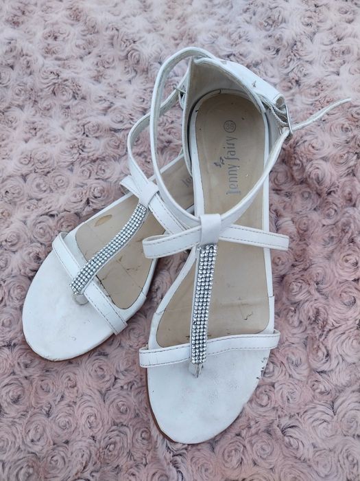 Modne błyszczące sandałki damskie r.36