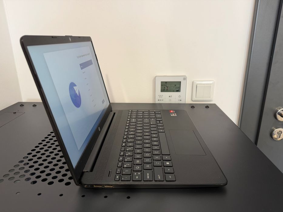 HP 15s, Ryzen 3 5300U, 8 GB RAM, 256 GB SSD, 15.6″ IPS