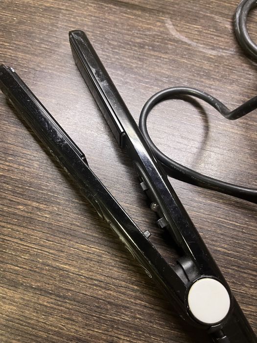 Випрямляч для волосся Rowenta