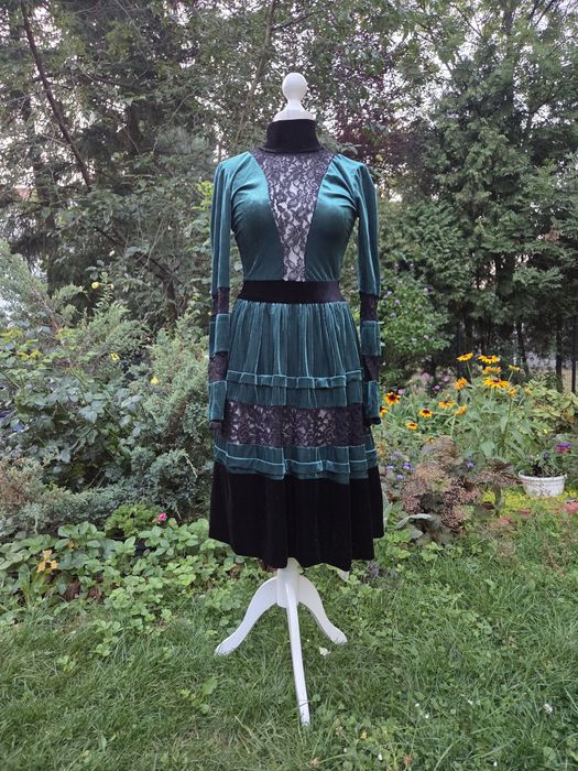 Gotycka sukienka handmade zielony aksamit i koronka avant garde