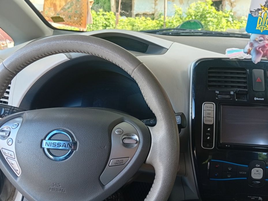 Продам Nissan leaf
