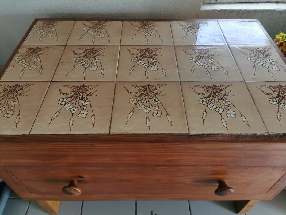 Mesa Apoio c/Gaveta e Tampo Azulejo