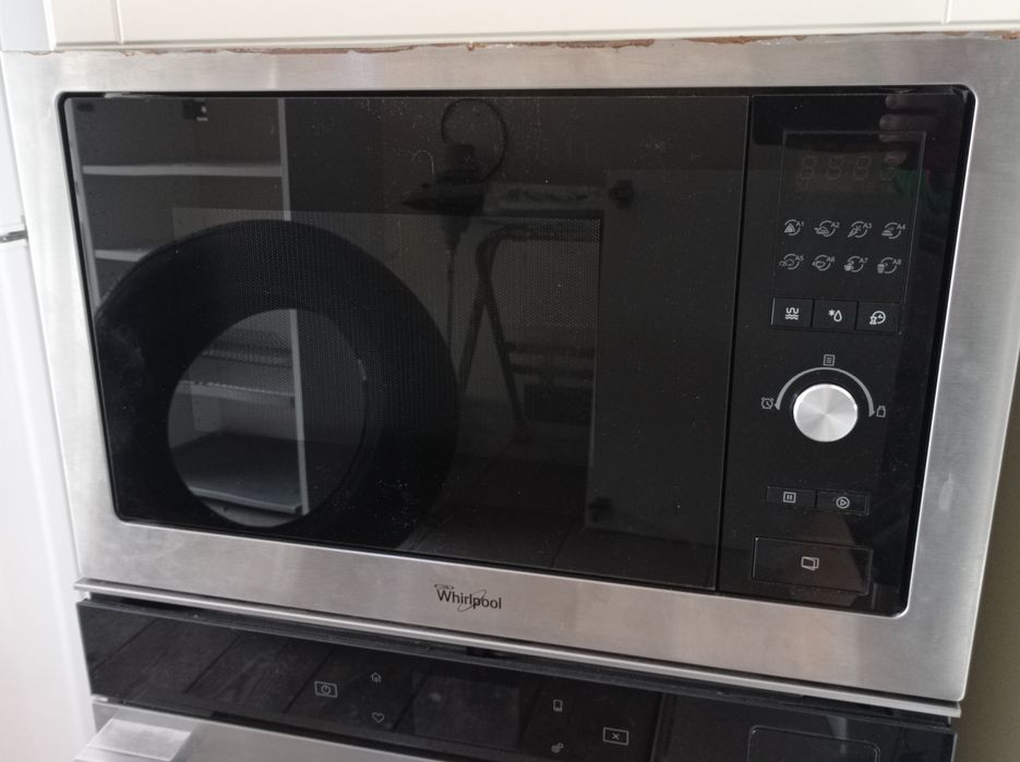 Mikrofala Whirlpool AMW 160 IX z grillem