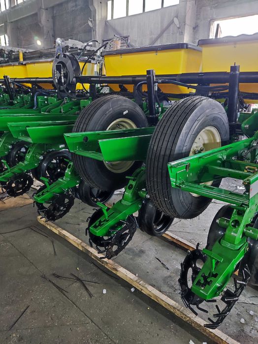 Сівалка пневматмчна точного висіва  JOHN DEERE 7200 Джон Дір