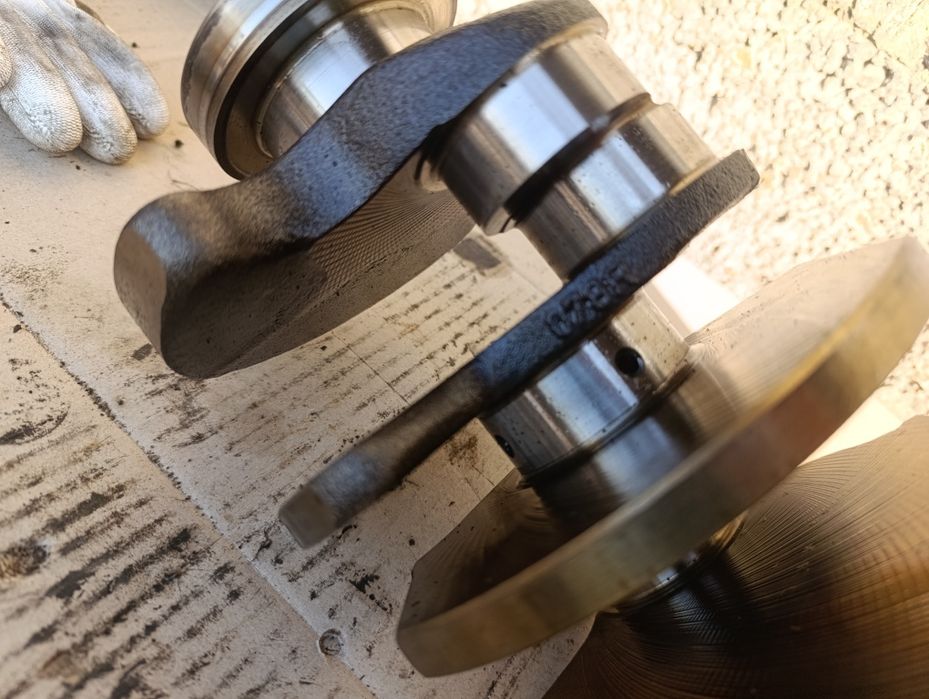 Колінвал коленвал 2.4 V6 Audi A6 c5 A4 B5 B6 Ауді