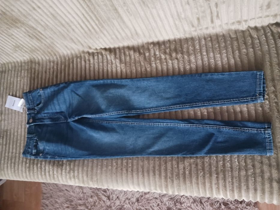 Sprzedam nowe spodnie dla dziewczynki