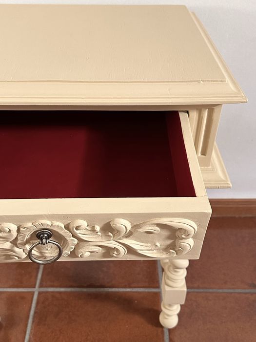 Mesa de cabeceira vintage em madeira maciça restaurada