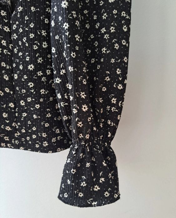 Blusa S Zara com folhos