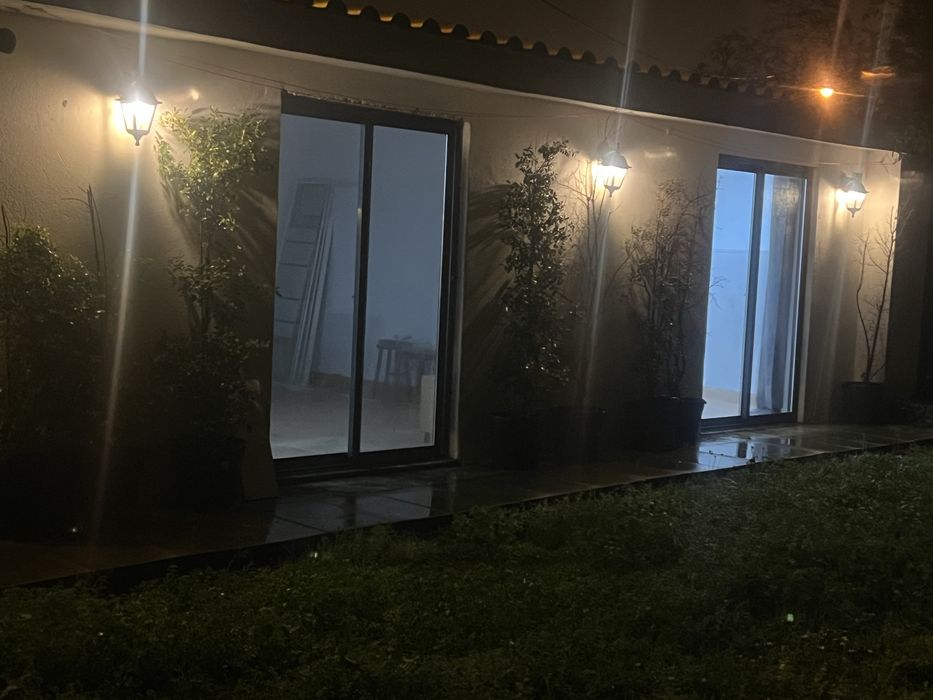 Casa T1 com jardim .Contrato anual, renovável.