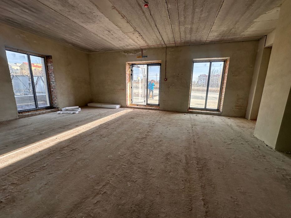 Оренда комерції 60м,ЖК Садова Алея,Пустомити,фасадне,1 поверх,4 вікна