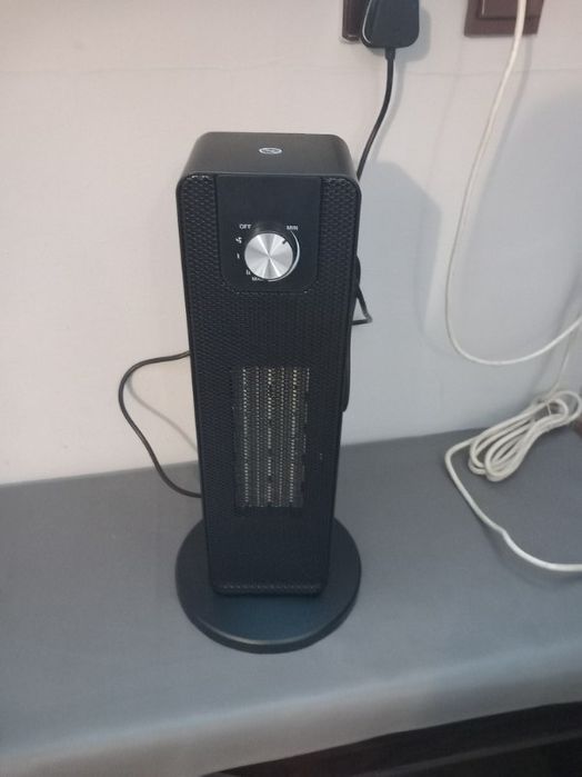 Czarny wentylator grzewczy 
TCP 2000W