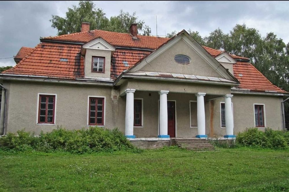 Комплекс будівель - с. Вишнів, Івано-Франківська обл.