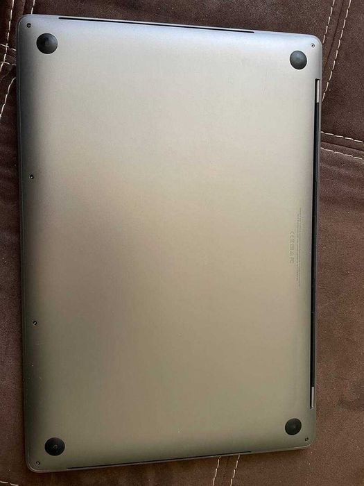 MacBook Pro 2018 під відновлення або на запчастини