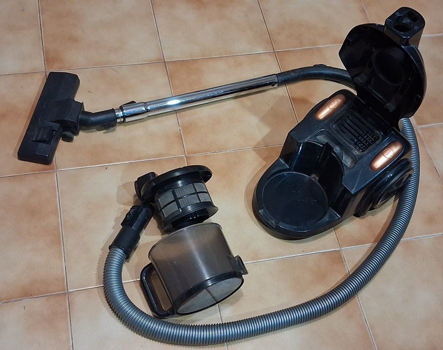 Aspirador sem saco de 1600 Watts
