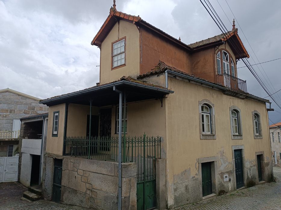 Alverca da Beira - Pinhel . Linda casa beirã para recuperar