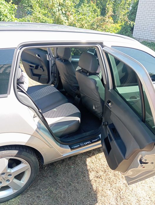 Опель Астра Н універсал 2005